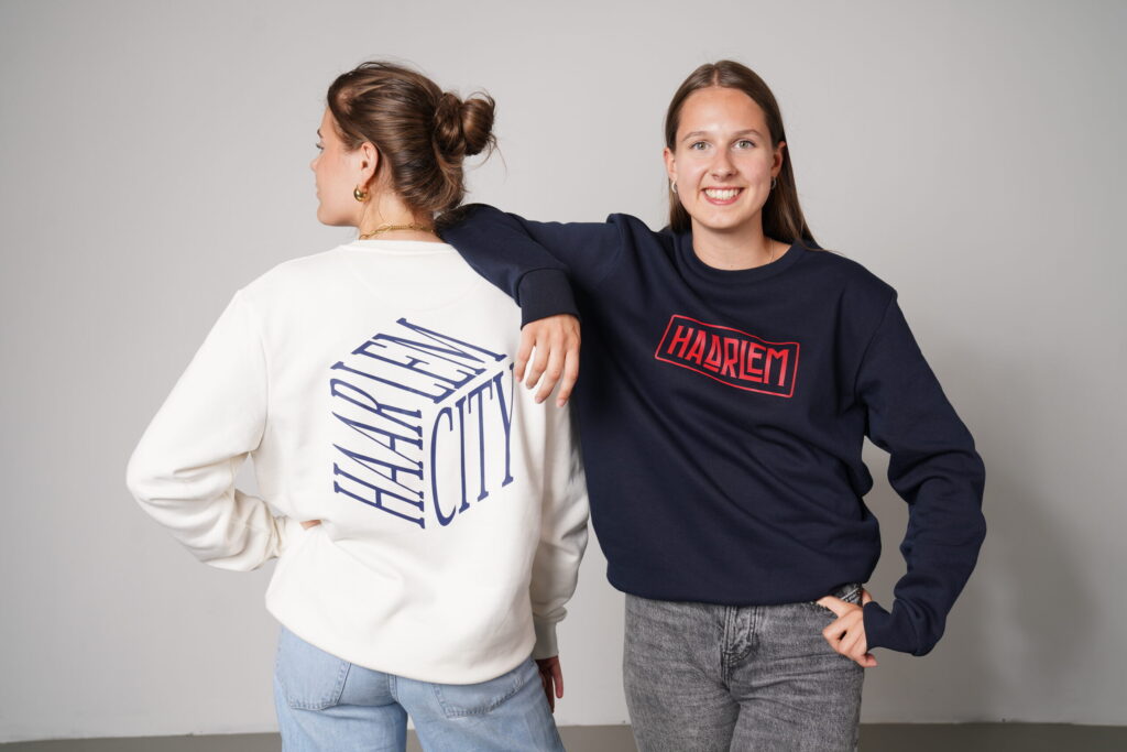 Zoë en Isabella van HIZ, allebei in een eigen ontwerp.