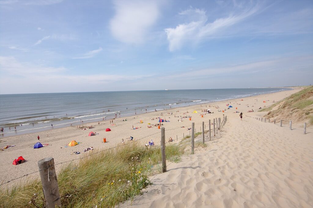 Duinpad naar het strand van Bloemendaal aan Zee