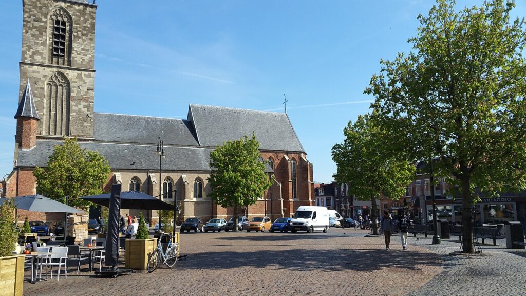 De Markt in Winterswijk met de Jacobskerk